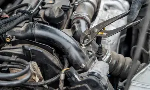 Objawy uszkodzonego czujnika różnicy ciśnień DPF, które musisz znać