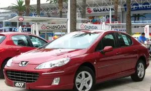 Ile wchodzi płynu do chłodnicy peugeot 407? Sprawdź, aby uniknąć problemów