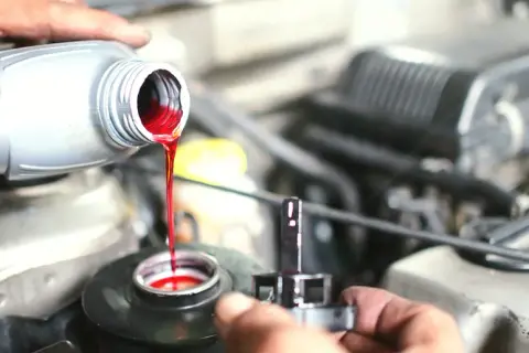 MOTUL DOT 5.1 - najlepszy płyn hamulcowy dla bezpieczeństwa jazdy