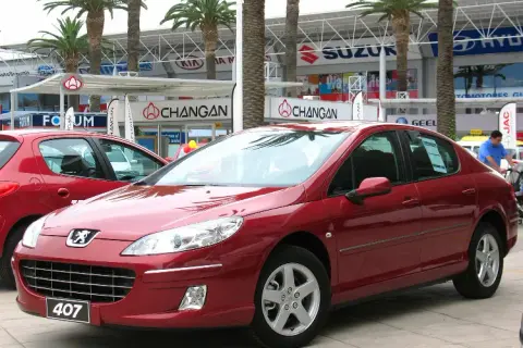Ile wchodzi płynu do chłodnicy peugeot 407? Sprawdź, aby uniknąć problemów